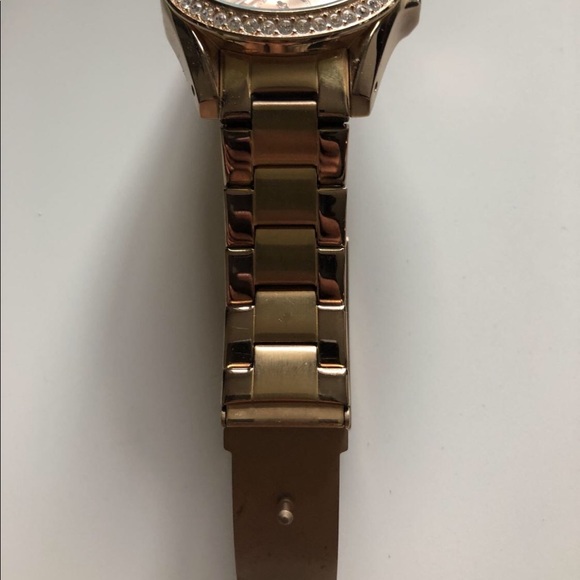 Rose gold fossil watch - Picture 2 of 3